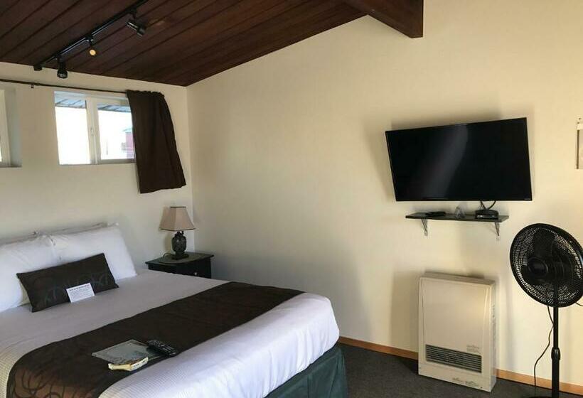 Хижина, The Pioneer Motel