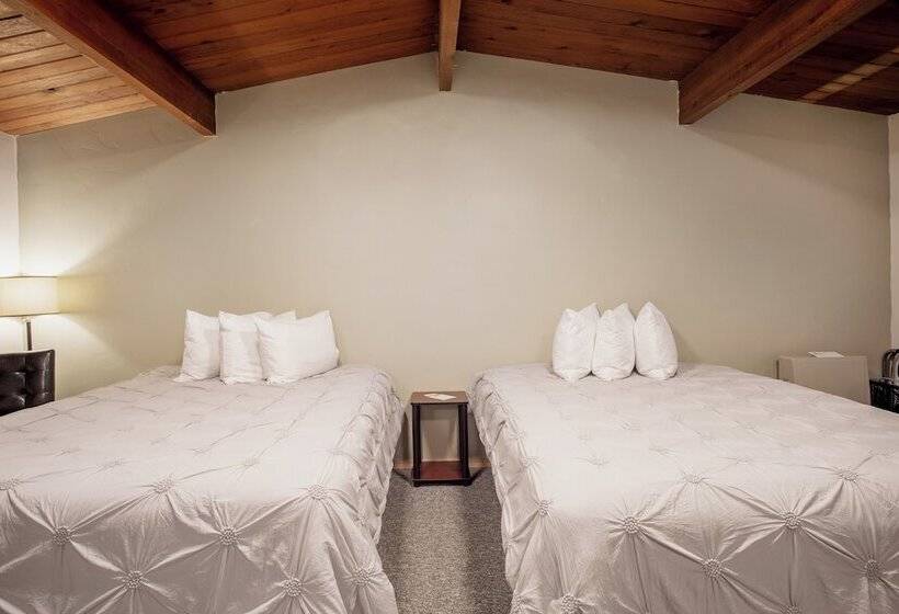 חדר סטנדרט שתי מיטות זוגיות, The Pioneer Motel