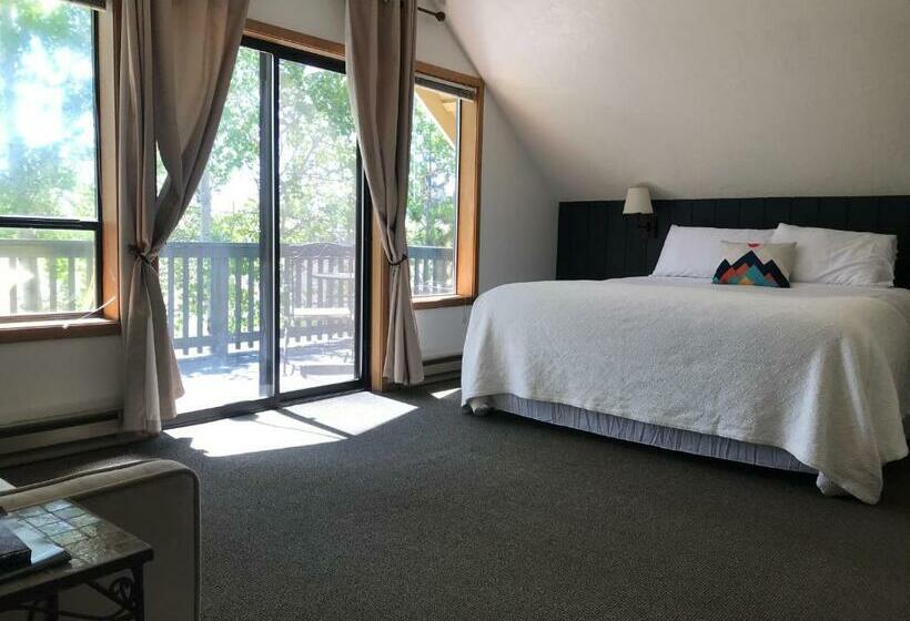 带阳台套房, Left Coast Lodge