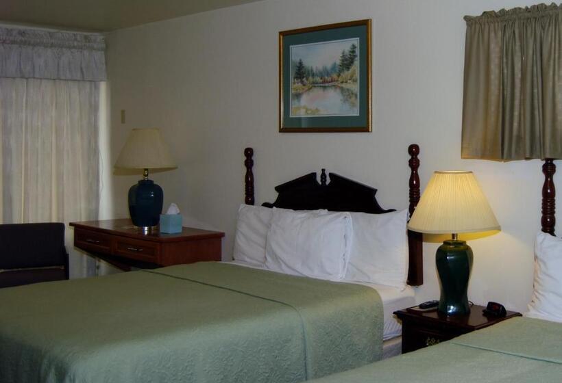 Четырехместный Номер Стандарт, 5th Street Inn