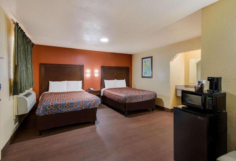 4인용 스탠다드 룸, Rodeway Inn & Suites East