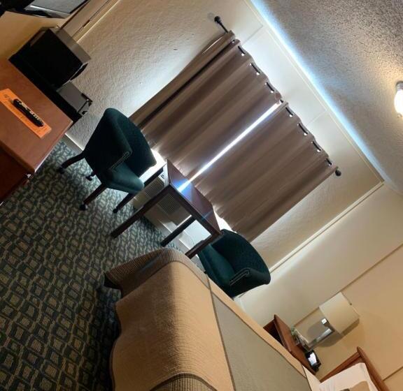 Номер Стандарт, Townhouse Inn & Suites