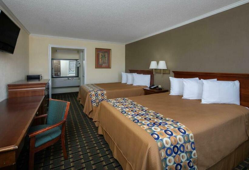 Номер Стандарт 2 Двуспальные Кровати, Travelodge By Wyndham Orangeburg