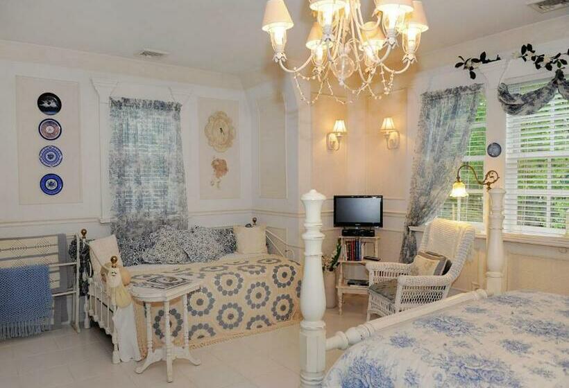 Номер Deluxe, A Walk In The Woods Bed And Breakfast