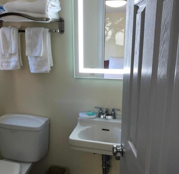 디럭스 룸, Monticello Motel