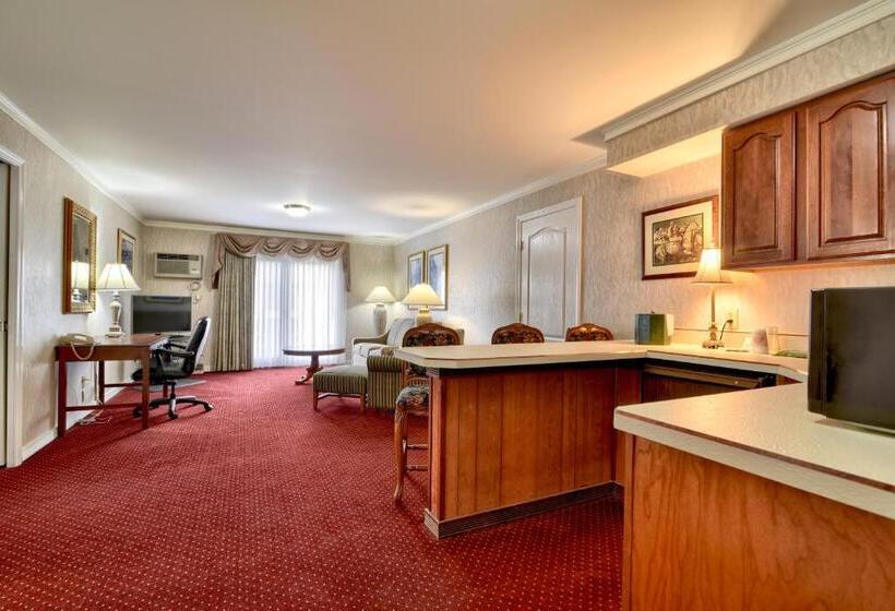جناح تنفيذي مع بلكونة, Roosevelt Inn & Suites Saratoga Springs