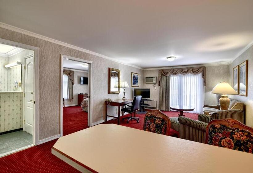 جناح تنفيذي مع بلكونة, Roosevelt Inn & Suites Saratoga Springs