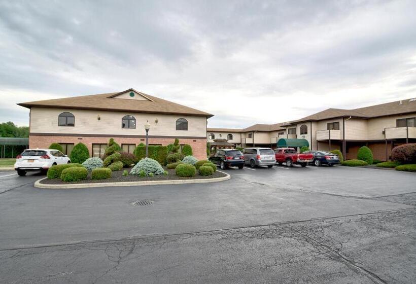 جناح تنفيذي مع بلكونة, Roosevelt Inn & Suites Saratoga Springs