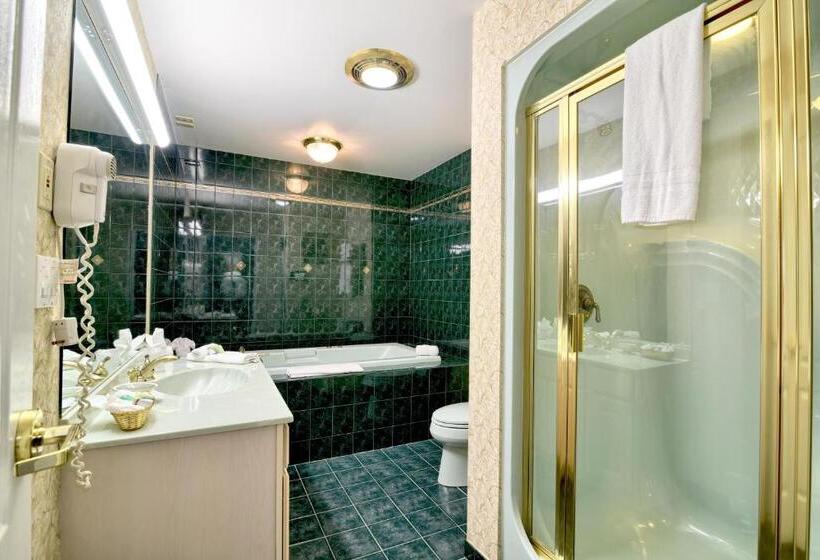 Suíte Executiva Cama king, Roosevelt Inn & Suites Saratoga Springs