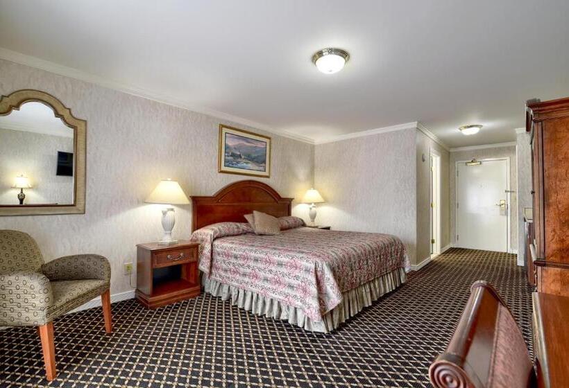 Номер Deluxe с Балконом, Roosevelt Inn & Suites Saratoga Springs