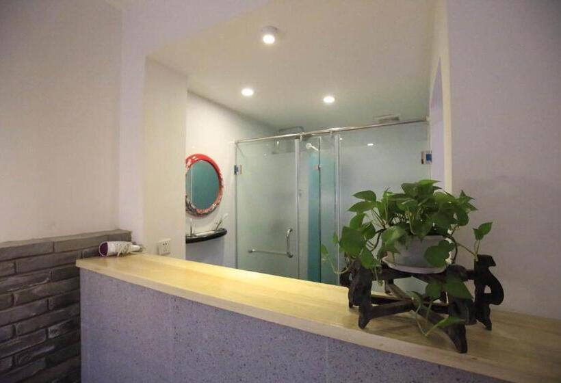 غرفة ديلوكس مزودة بشرفة, Xi An Travelling With Hotel South Gate