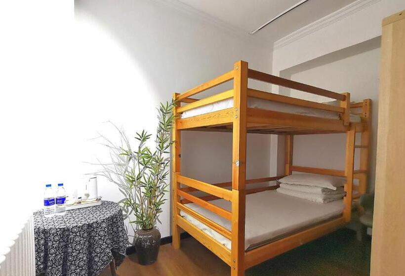 غرفة قياسية رباعية مزودة بشُرفة, Xi An Travelling With Hotel South Gate