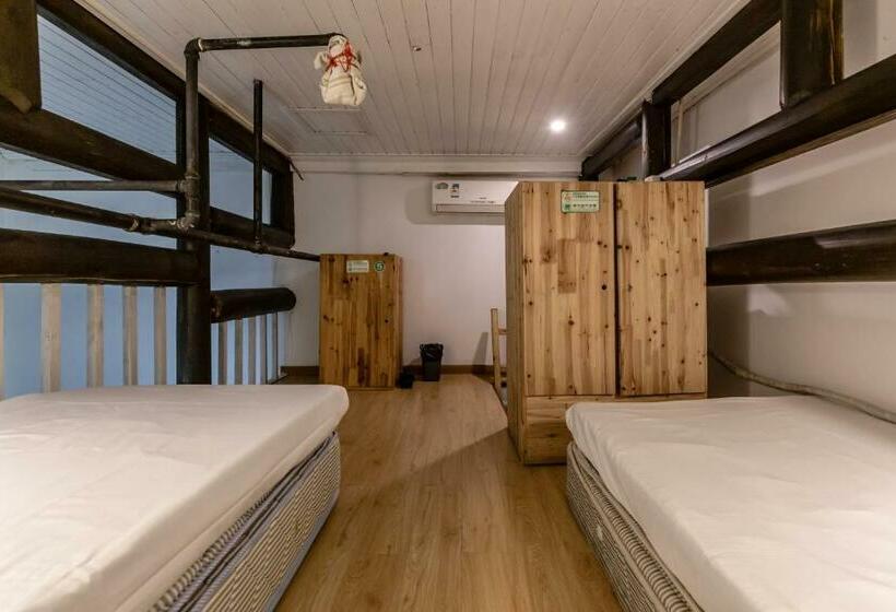 Кровать в Общей Комнате, Hofang Guest House