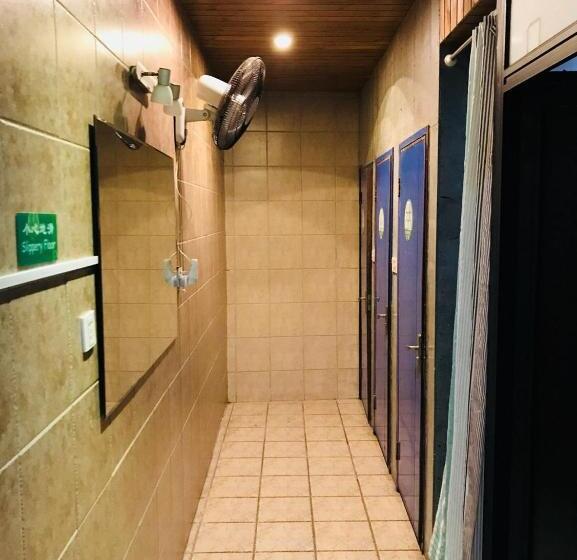 Кровать в Многоместном Номере с Общей Ванной, Hofang Guest House