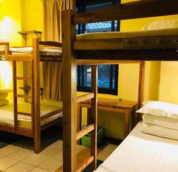 Кровать в Многоместном Номере с Общей Ванной, Hofang Guest House