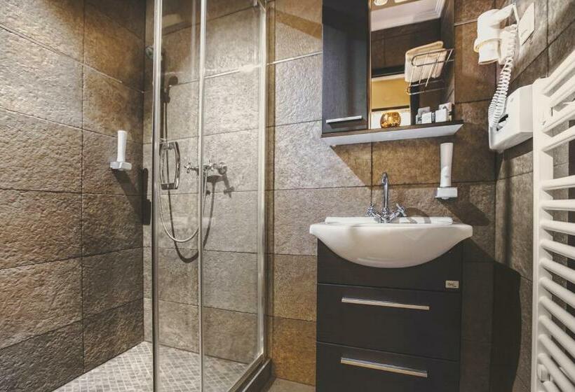 סוויטה דלוקס, Komló Hotel Gyula