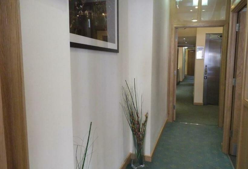 اتاق استاندارد چهار تخته, Regency Hotel Parkside