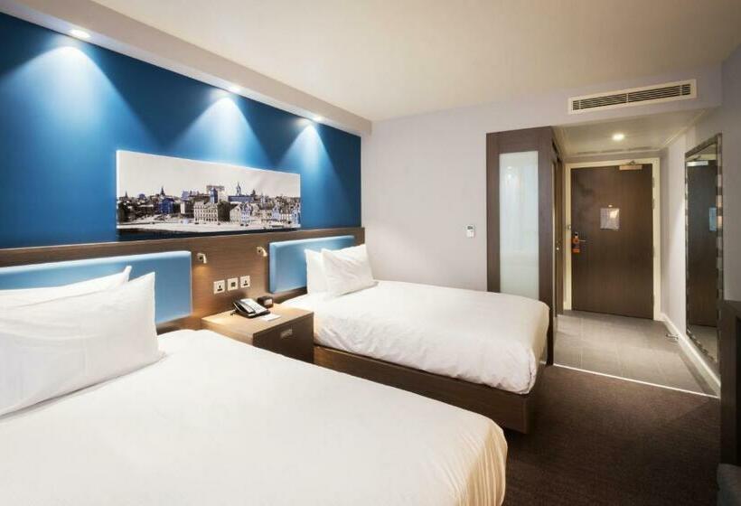 Номер Стандарт, Hampton By Hilton Aberdeen Airport