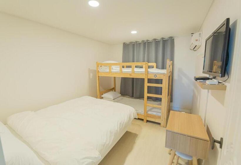 패밀리 룸, James Blue Hostel