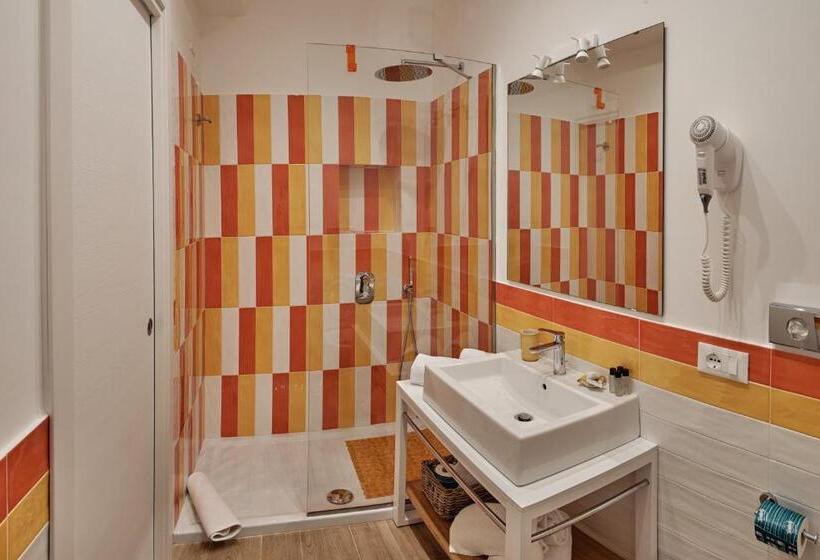 اتاق لوکس با بالکن, Dea Guest House