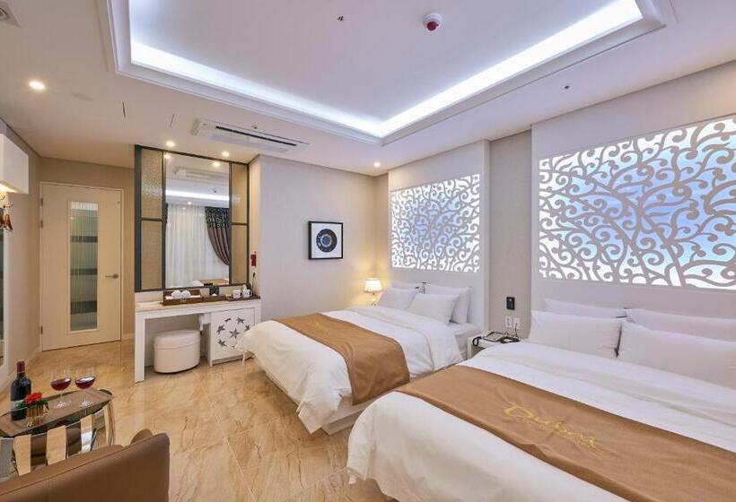 اتاق لوکس, Dubai
