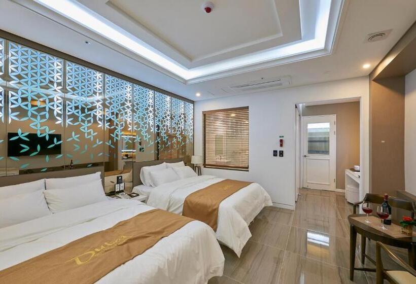 اتاق لوکس, Dubai