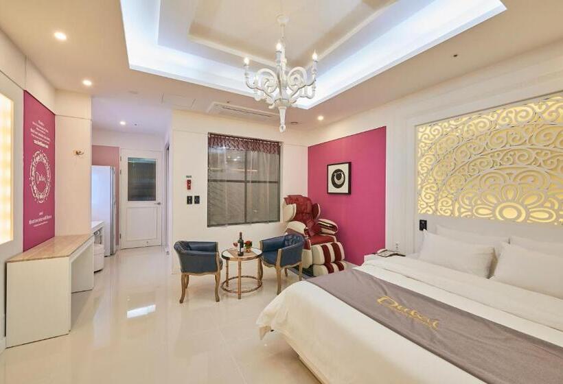 سوییت جونیور, Dubai
