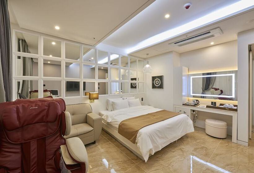سوییت جونیور, Dubai