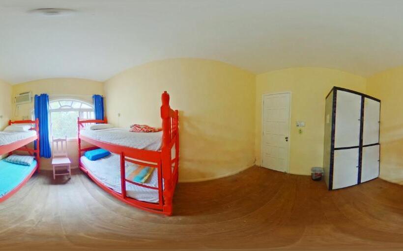 공동 객실, Onça Da Praia Hostel
