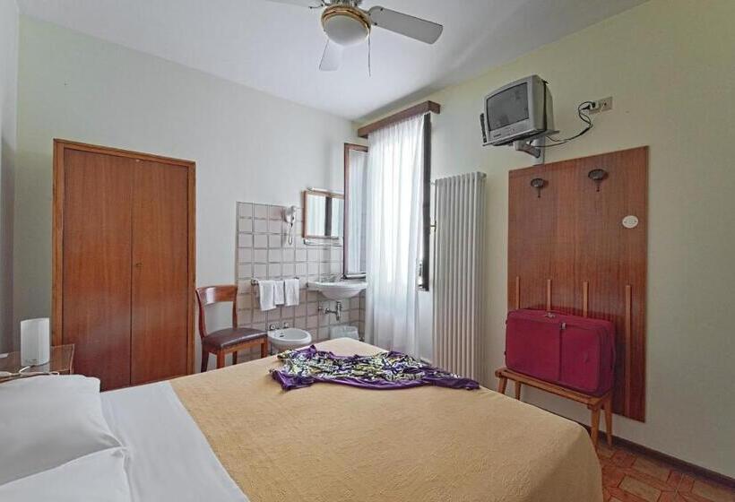 Standaardkamer met Gedeelde Badkamer, Albergo Al Gobbo