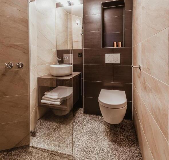 Standard Room with Views, Mr. Jordaan