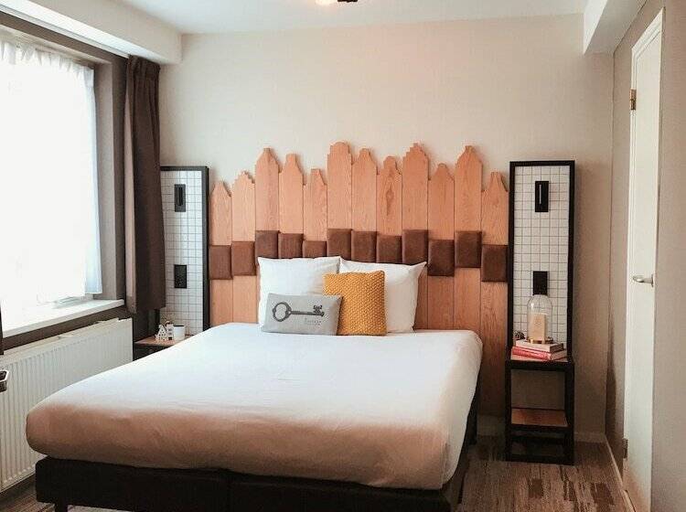 Basic Room Double Bed, Mr. Jordaan