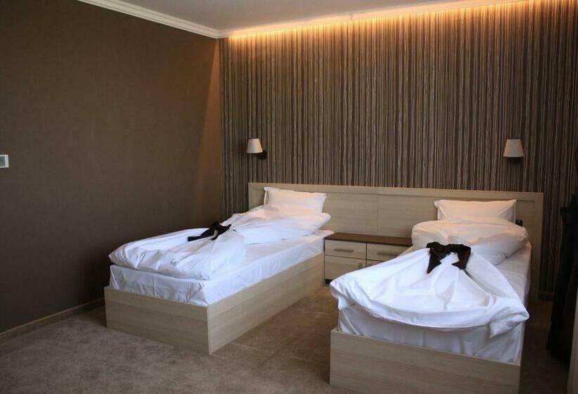 Quarto Estandar, Nove