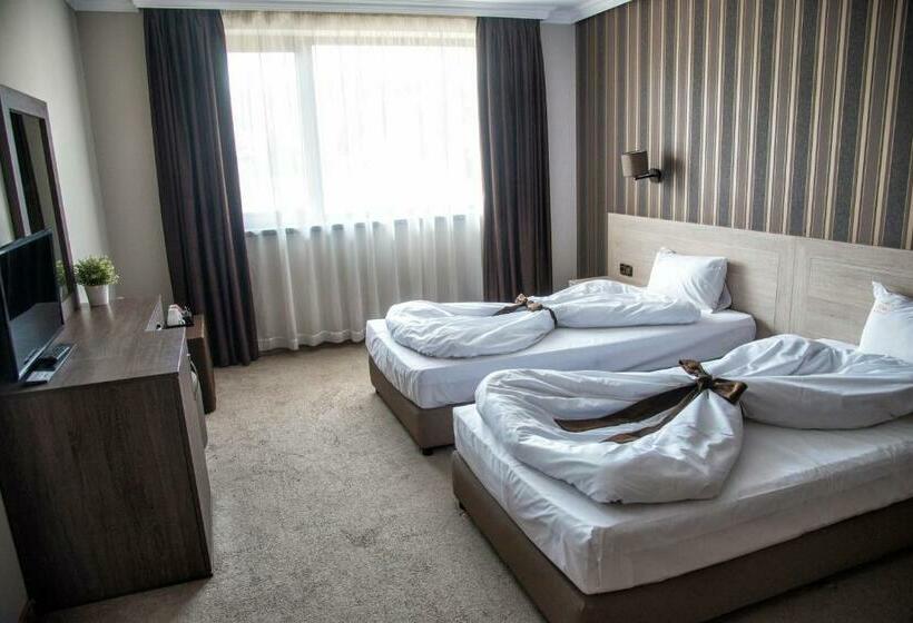 Quarto Estandar, Nove