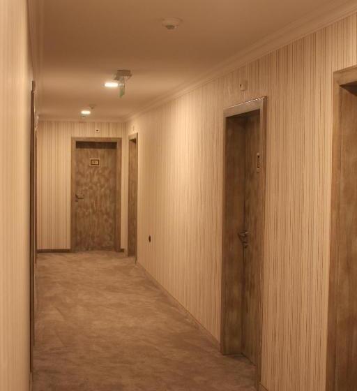 Quarto Estandar Individual, Nove