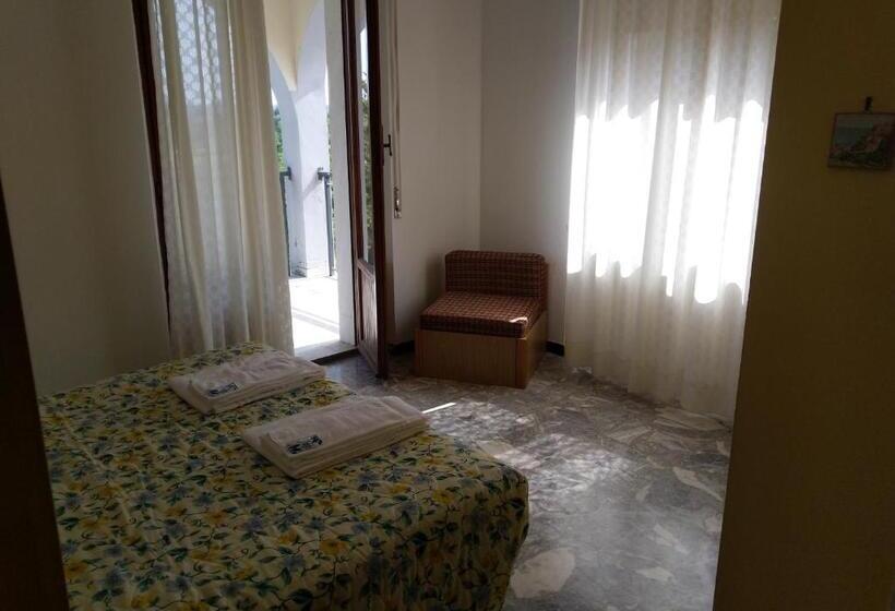 اتاق اکونومی, Country House Una