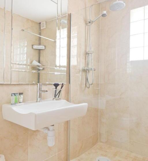 1 Bedroom Penthouse Apartment, Broc House Suites