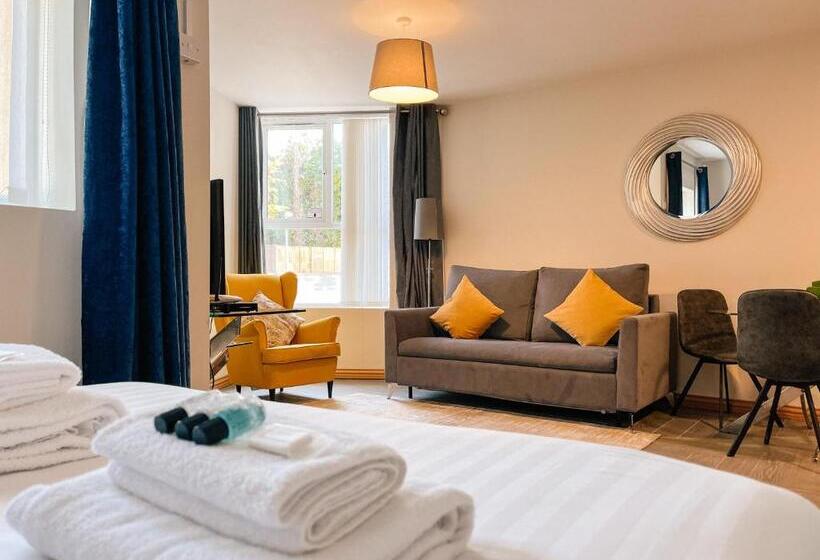 Superior Studio, Broc House Suites