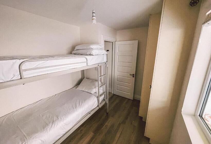 3 Bedroom House, Broc House Suites