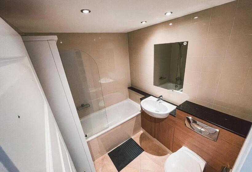 3 Bedroom House, Broc House Suites