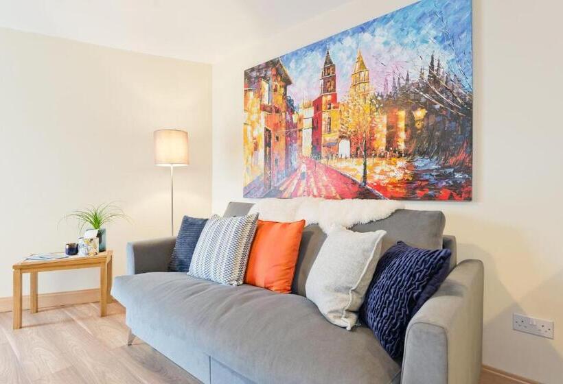 1 Bedroom Apartment, Broc House Suites