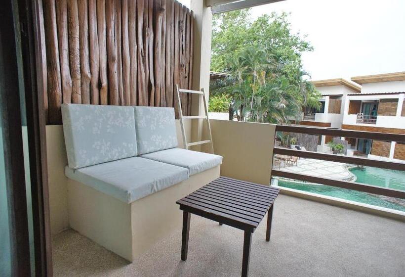 스탠다드 룸 풀장 전망, The Hideaway Resort