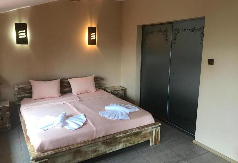 סוויטה דלוקס, Complex Katalina