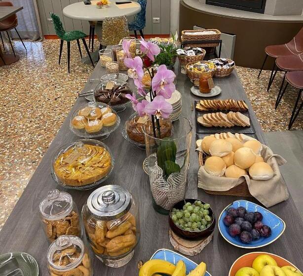 חדר סטנדרט יחיד, Contra  Contarini