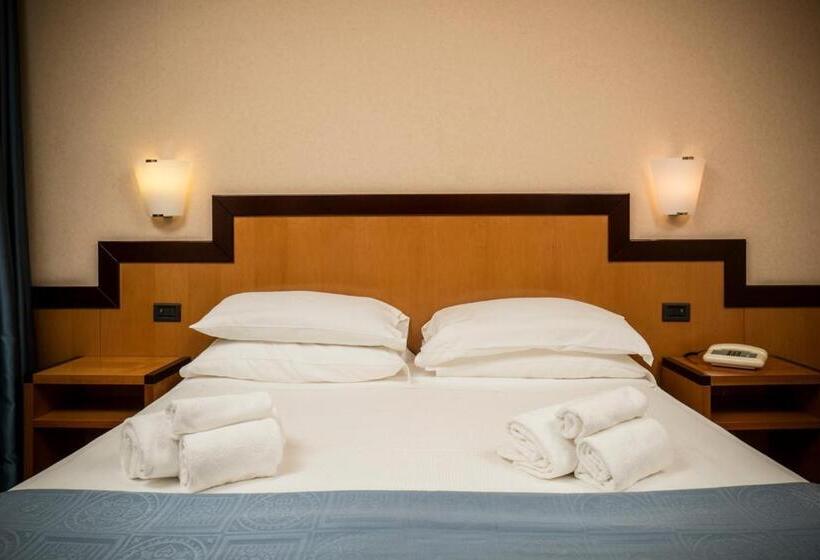 חדר סטנדרט לארבעה, Olimpia