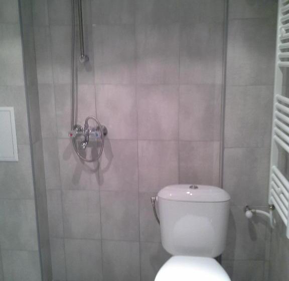 패밀리 룸, Motel Monza