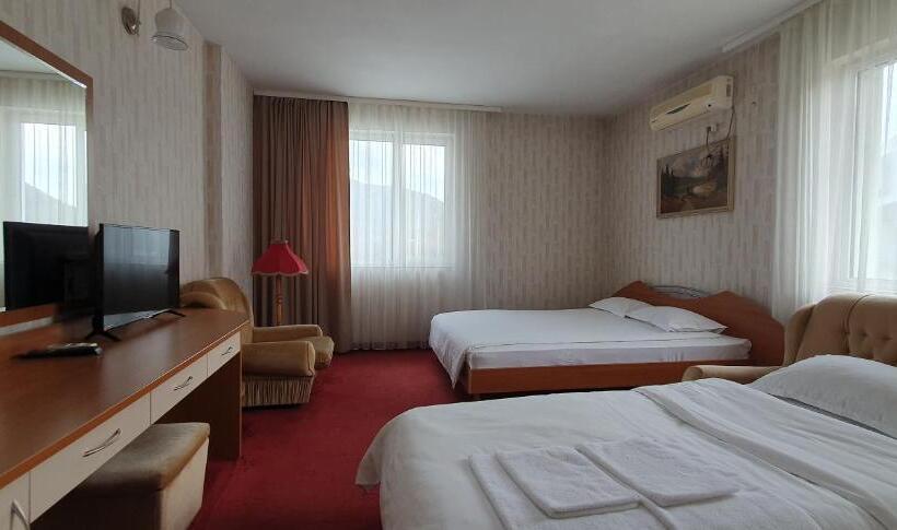 패밀리 룸, Motel Monza