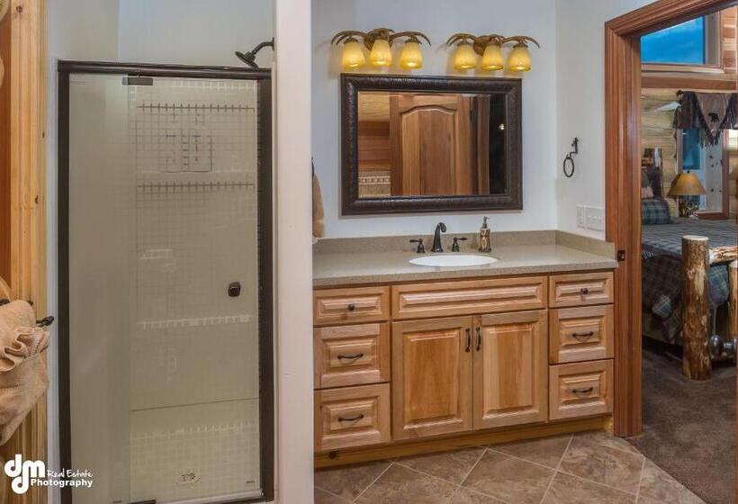 Люкс Вид на Горы, Alaska Knotty Pine B&b