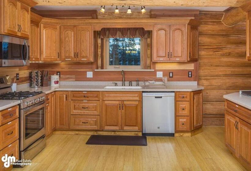 Номер Стандарт, Alaska Knotty Pine B&b