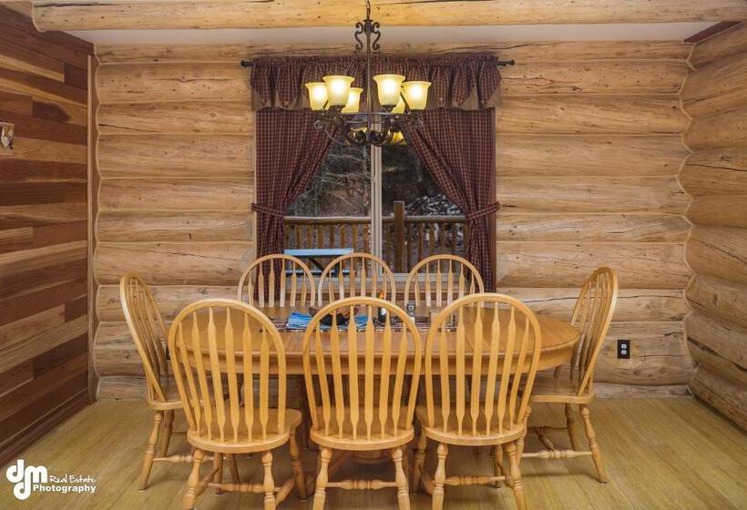 Family Suite, Alaska Knotty Pine B&b